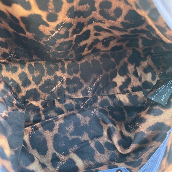 B. Makowsky Blue leather with Leopard Print Lining. Shoulder bag - Picture 5 of 11